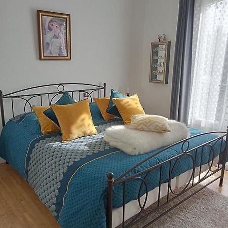 Chambre privative avec salle d'eau Chasseneuil-sur-Bonnieure Extérieur photo