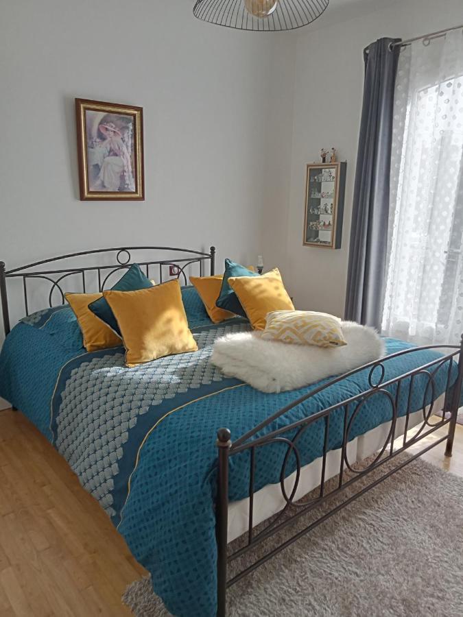 Chambre privative avec salle d'eau Chasseneuil-sur-Bonnieure Extérieur photo