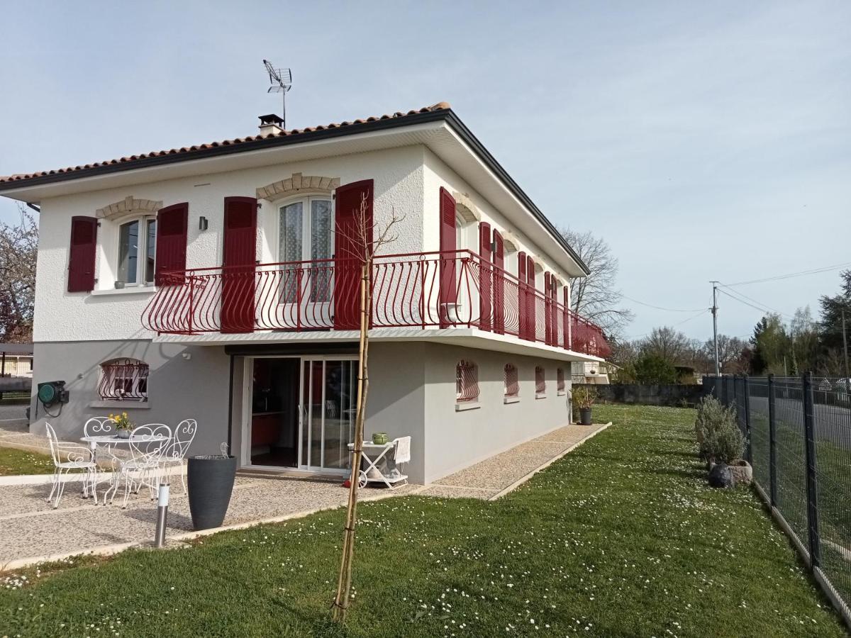 Chambre privative avec salle d'eau Chasseneuil-sur-Bonnieure Extérieur photo
