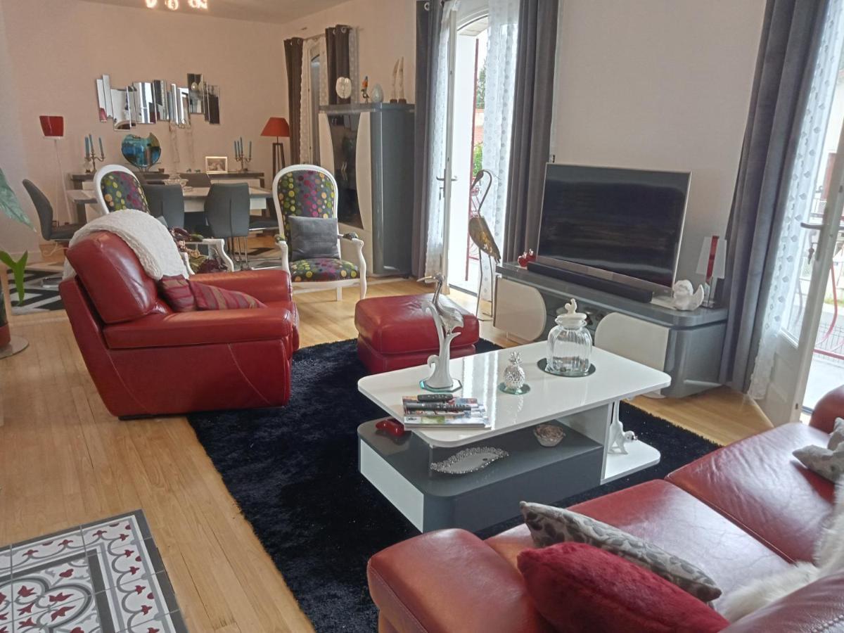 Chambre privative avec salle d'eau Chasseneuil-sur-Bonnieure Extérieur photo